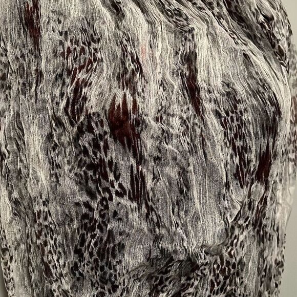 Collection Eighteen Women's Animal Print Infinity Scarf - Picture 4 of 6